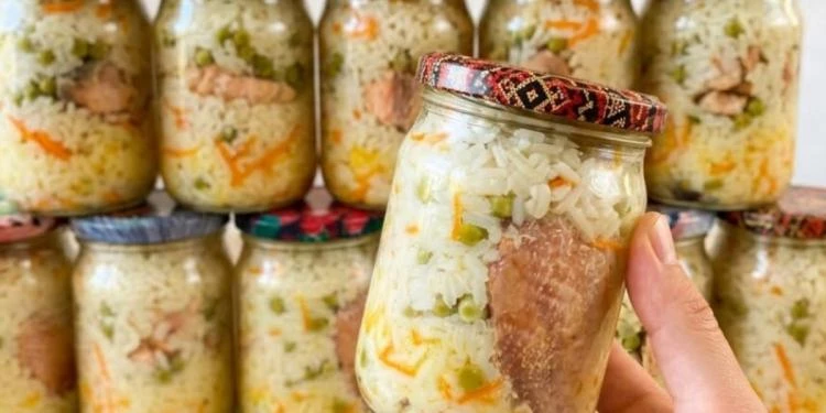 Курка з рисом у банці. Рецепт, який виручає